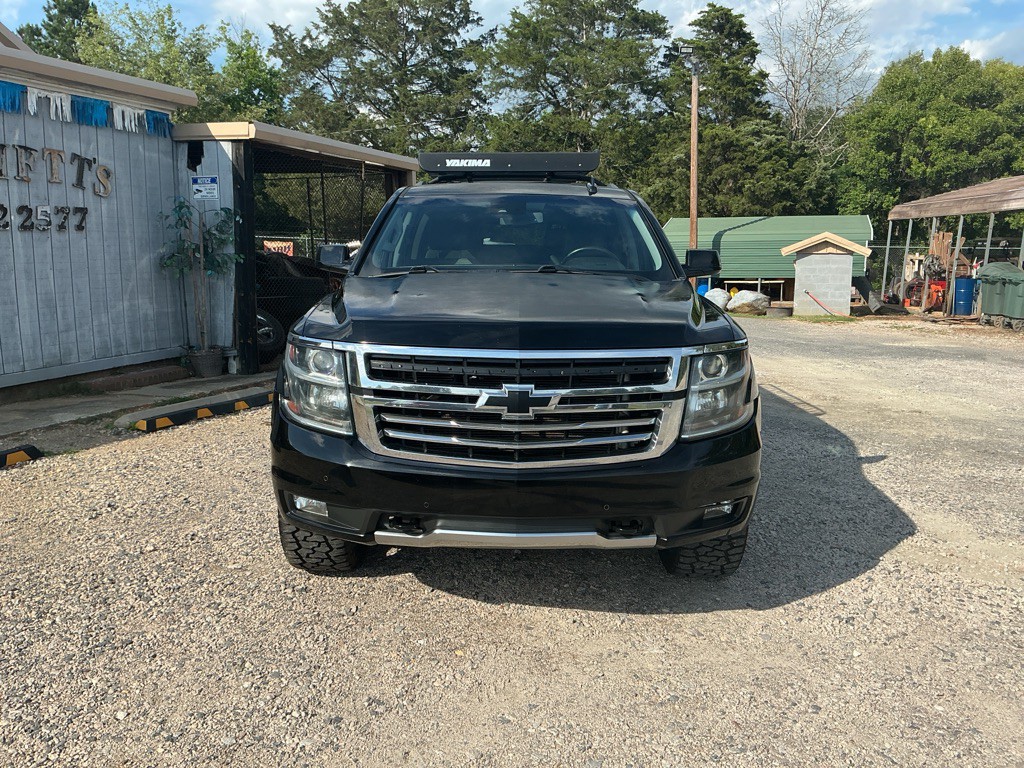 2016 Chevrolet Suburban Image 2