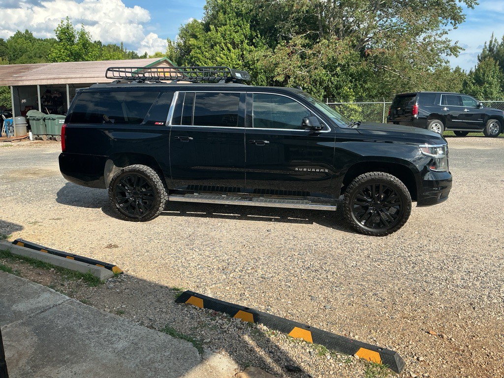 2016 Chevrolet Suburban Image 4