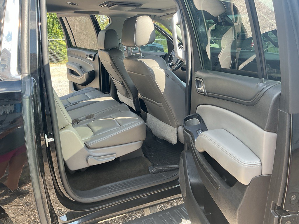 2016 Chevrolet Suburban Image 12