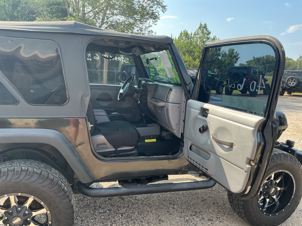1998 Jeep Wrangler Image 10