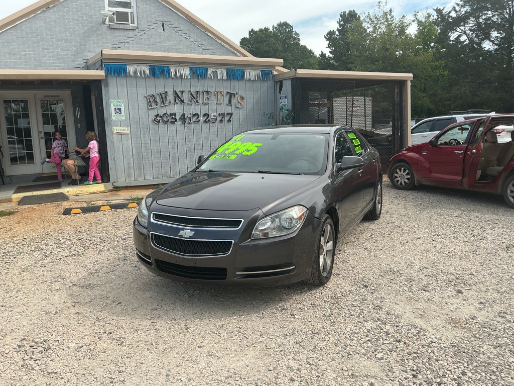 2011 Chevrolet Malibu Image 2