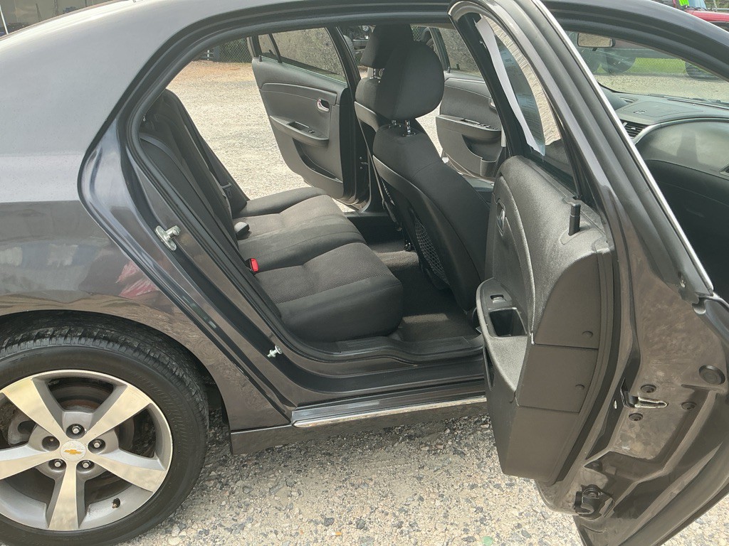 2011 Chevrolet Malibu Image 10