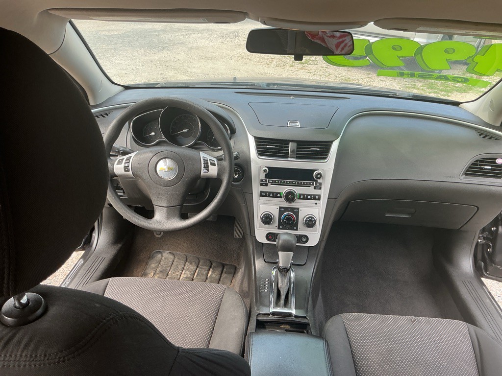 2011 Chevrolet Malibu Image 12