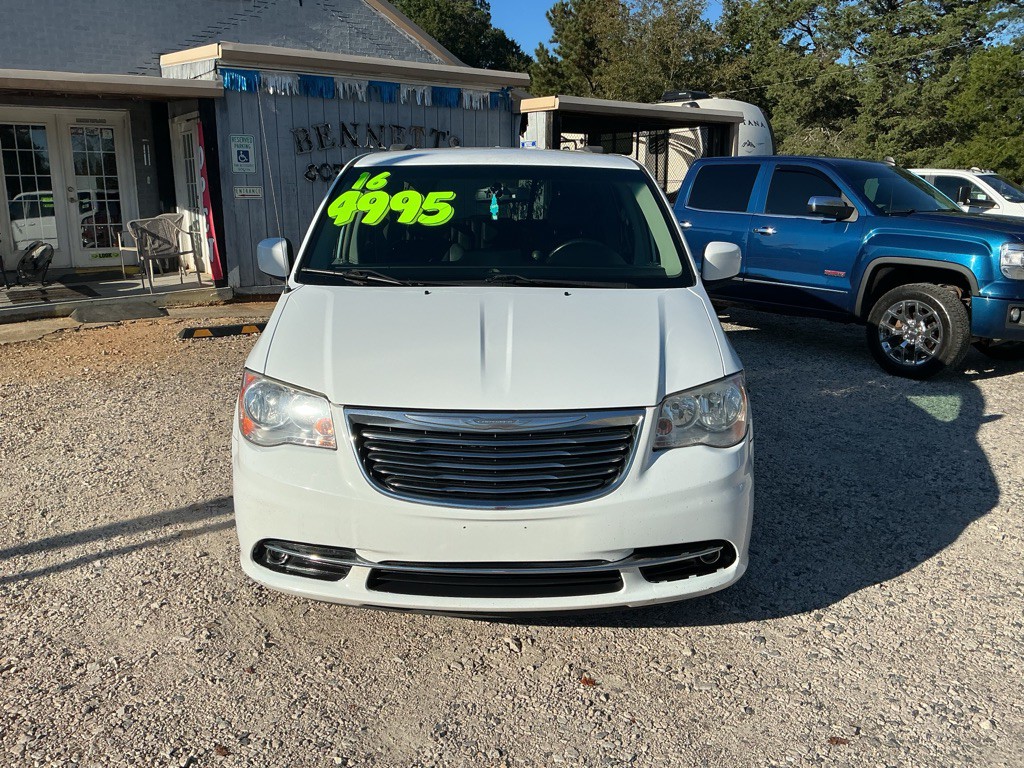 2016 Chrysler Town & Country Image 1
