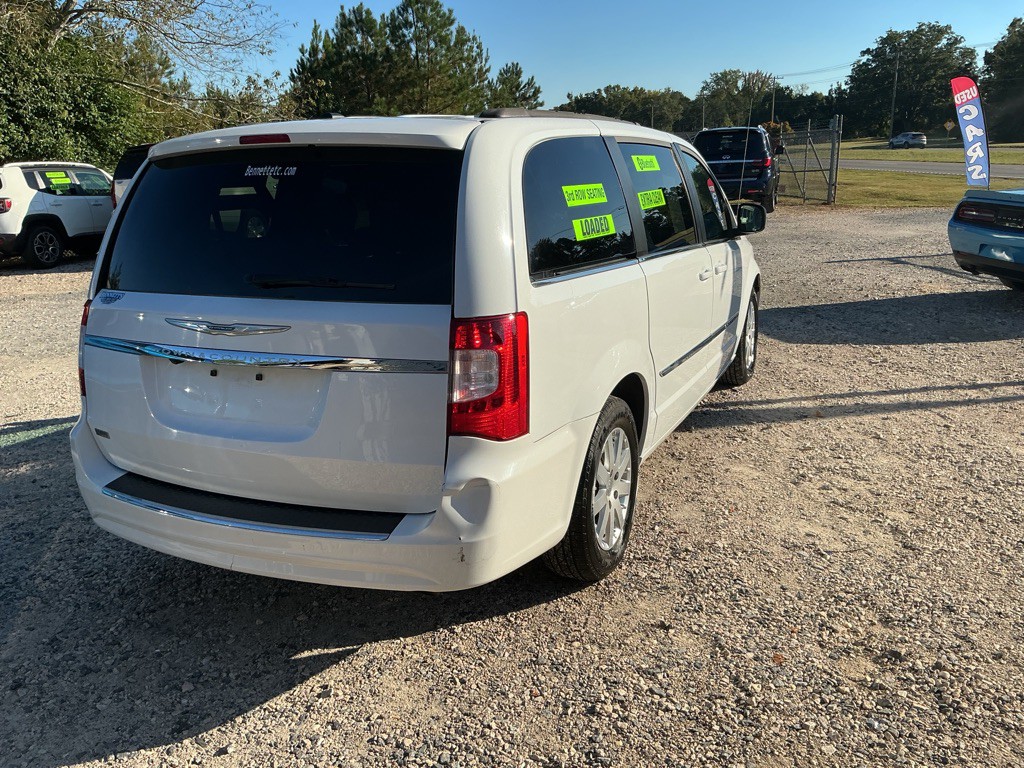 2016 Chrysler Town & Country Image 4