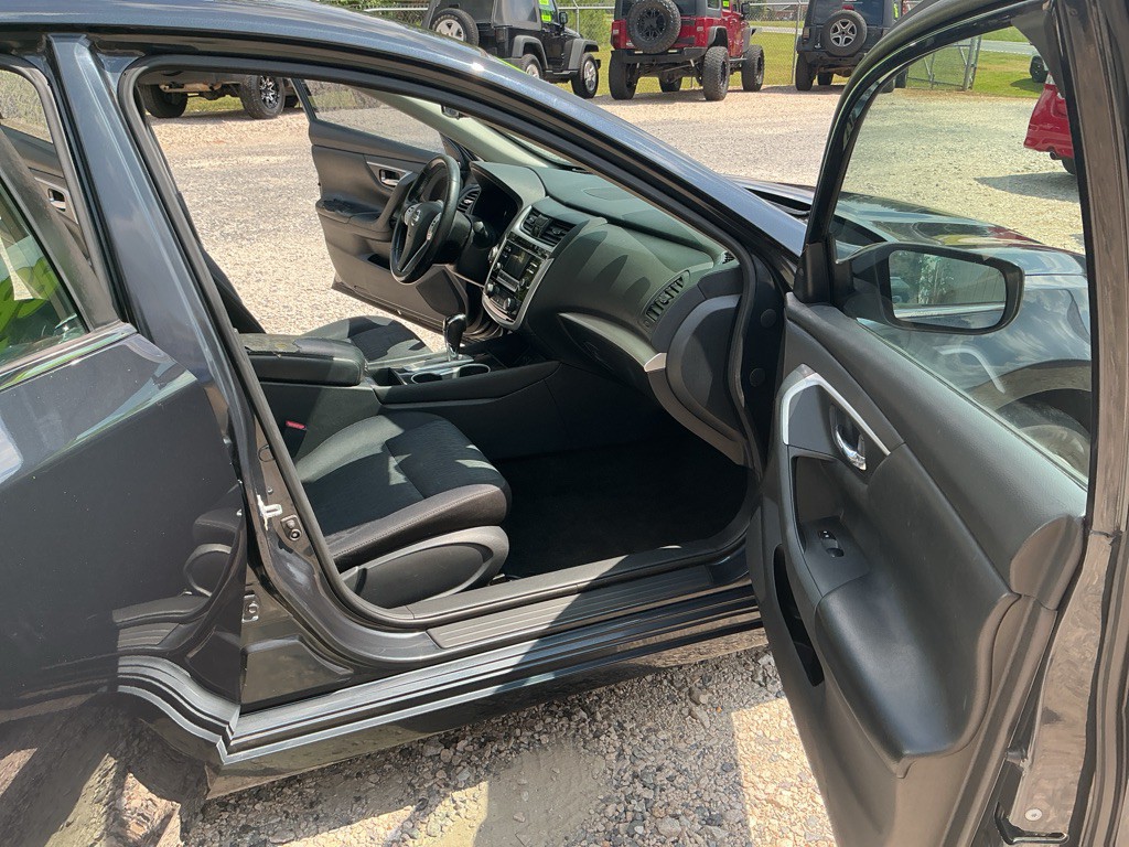 2018 Nissan Altima Image 10