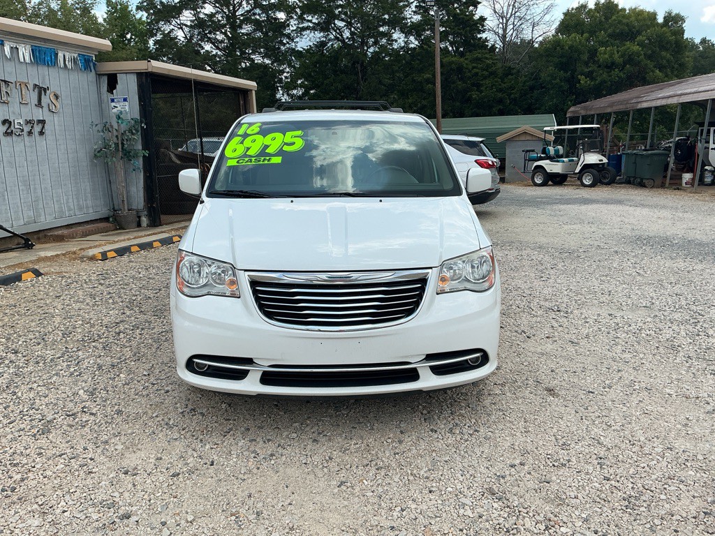 2016 Chrysler Town & Country Image 2