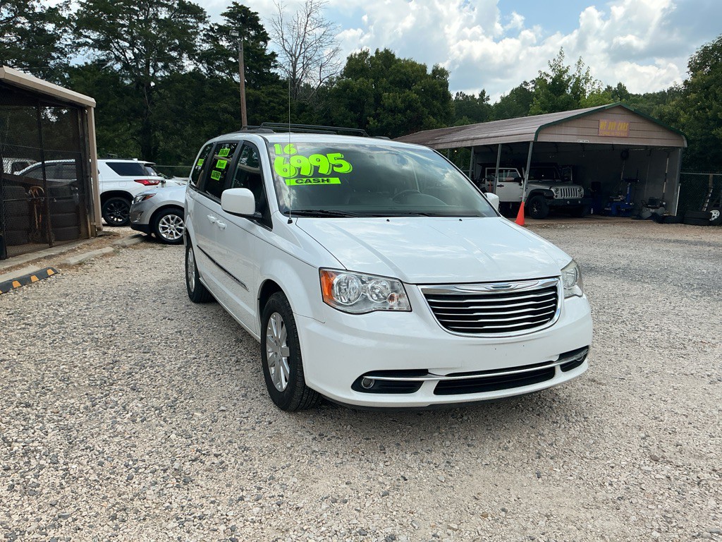 2016 Chrysler Town & Country Image 3