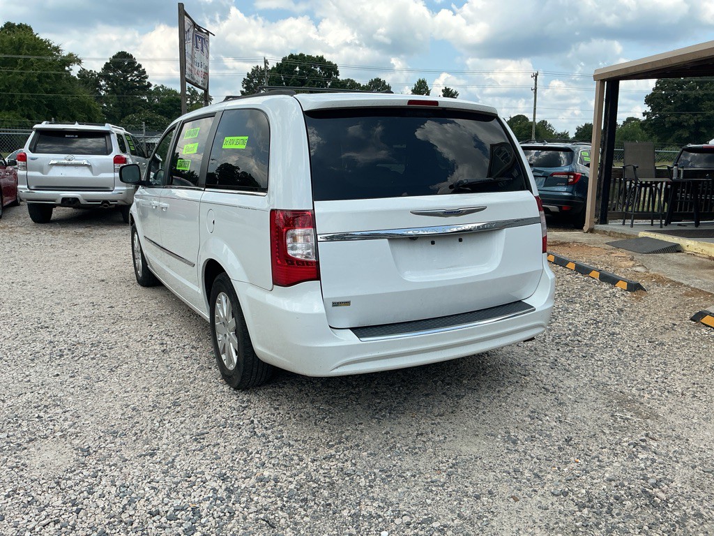2016 Chrysler Town & Country Image 6