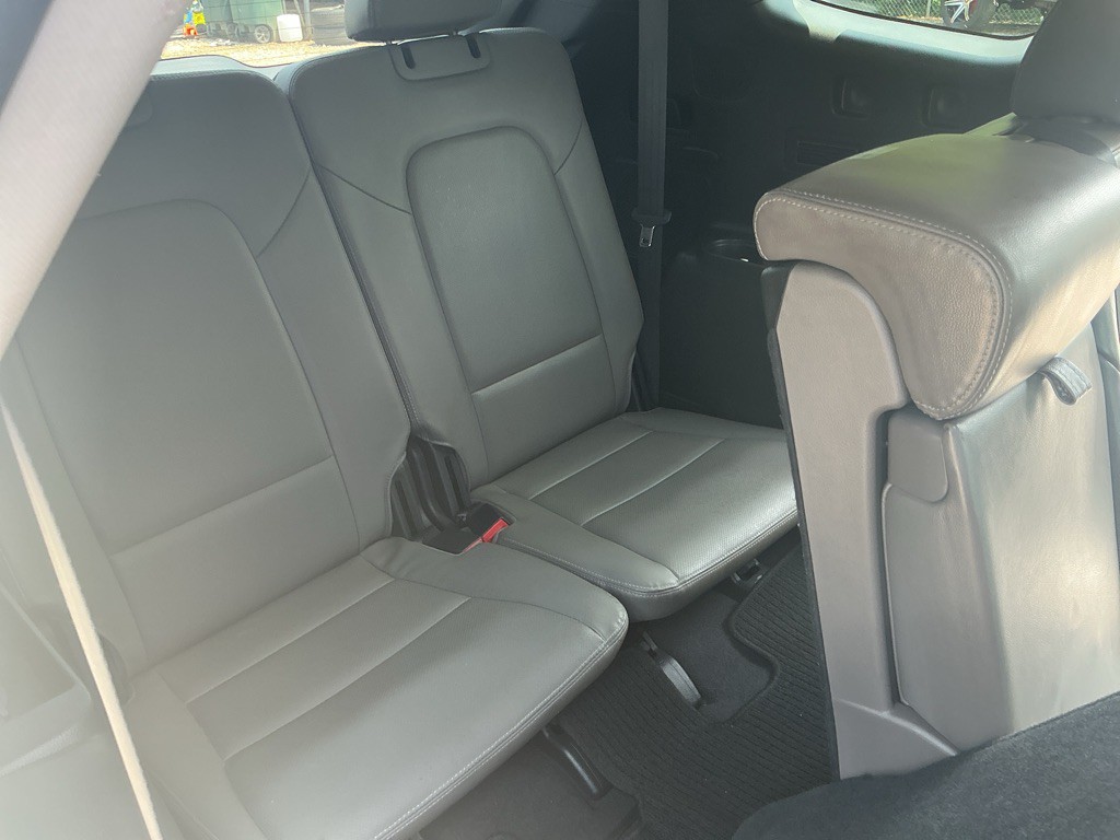 2017 Hyundai Santa Fe Image 10