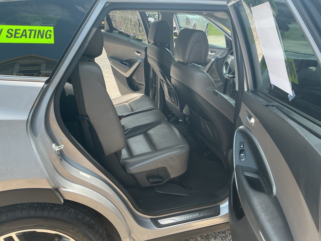 2017 Hyundai Santa Fe Image 11