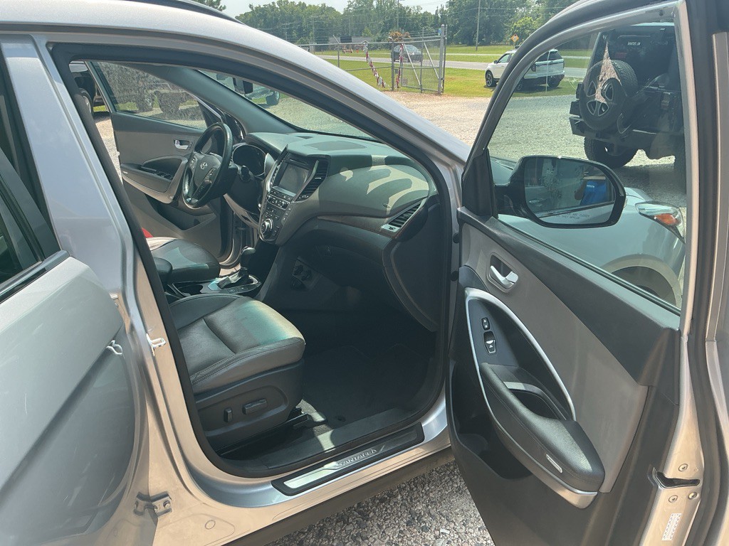 2017 Hyundai Santa Fe Image 12