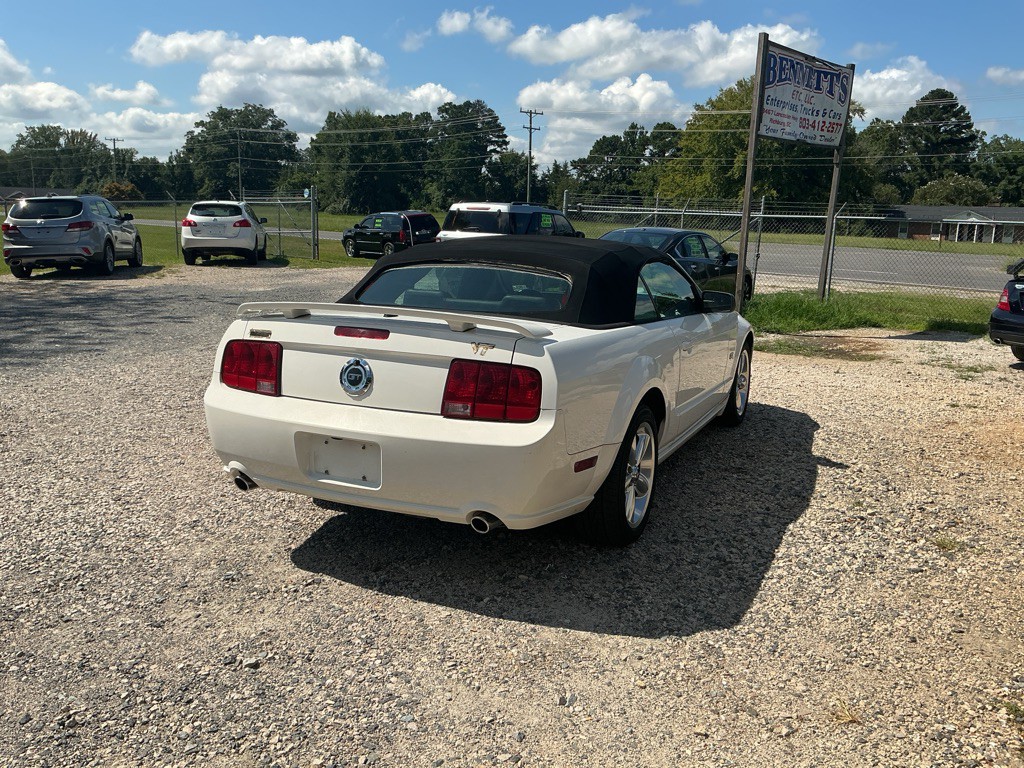 2008 Ford Mustang Image 8