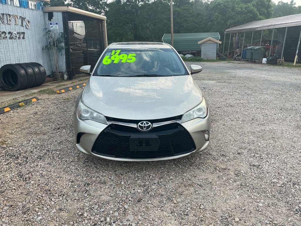2017 Toyota Camry Image 2