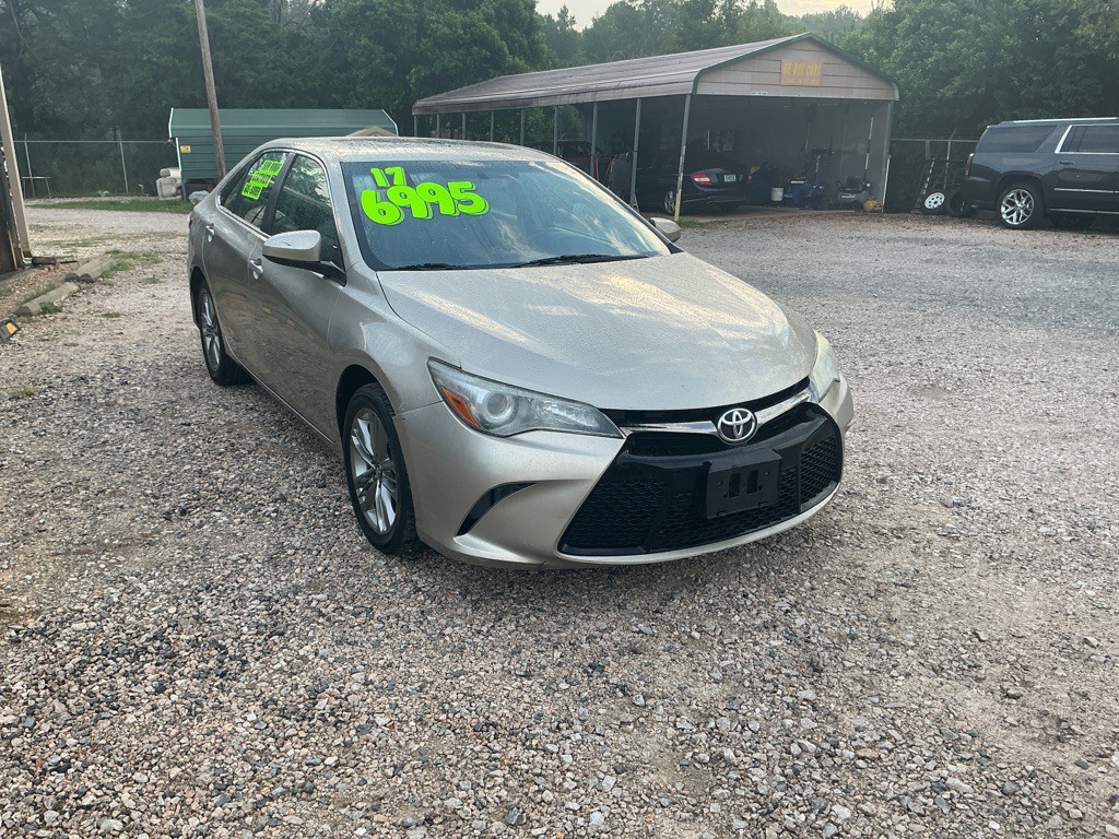 2017 Toyota Camry Image 3