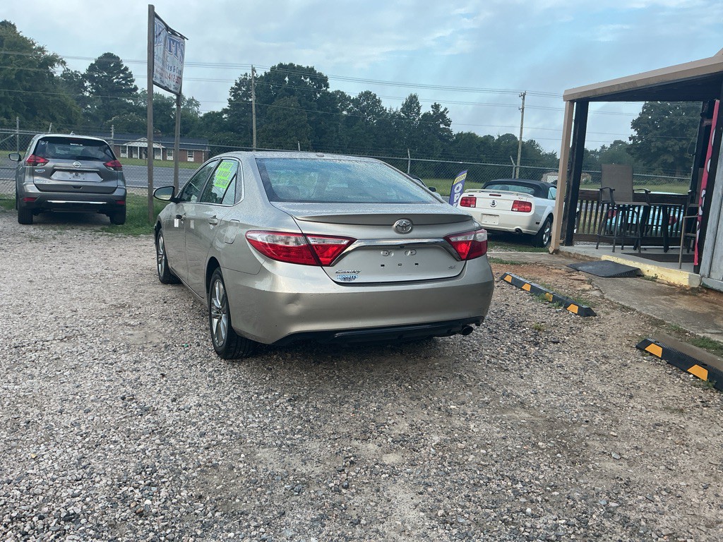 2017 Toyota Camry Image 6