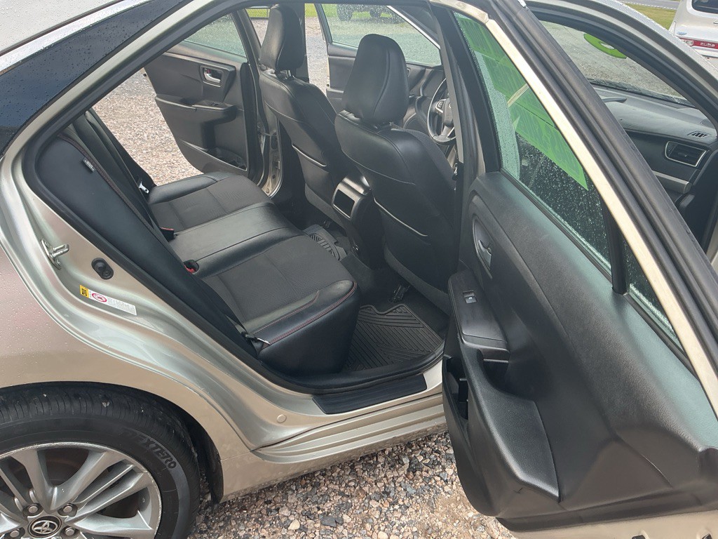 2017 Toyota Camry Image 9