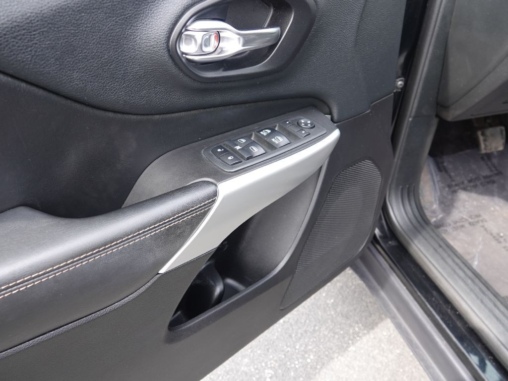 2018 Jeep Cherokee Image 13