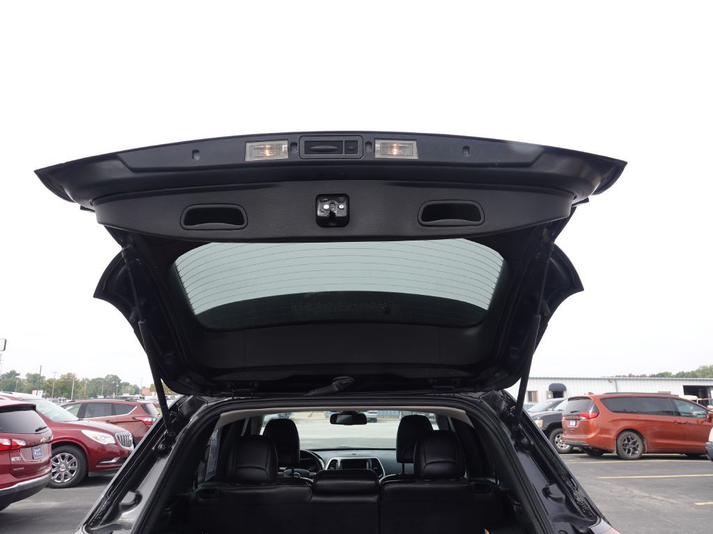 2018 Jeep Cherokee Image 38