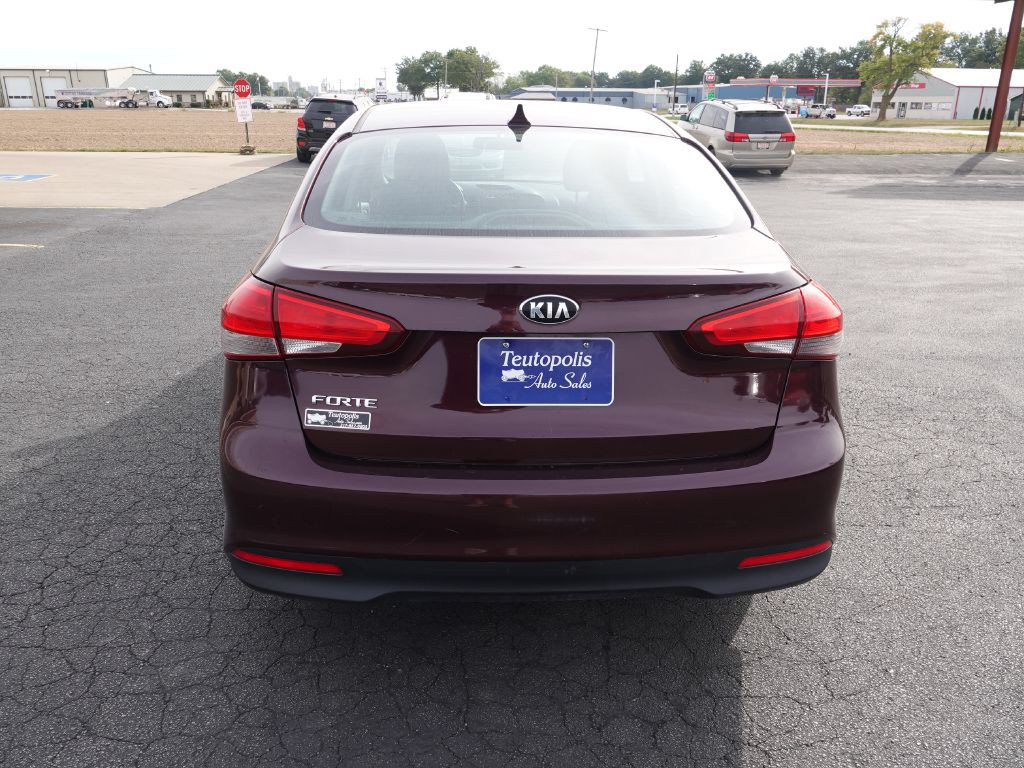 2017 Kia Forte Image 4