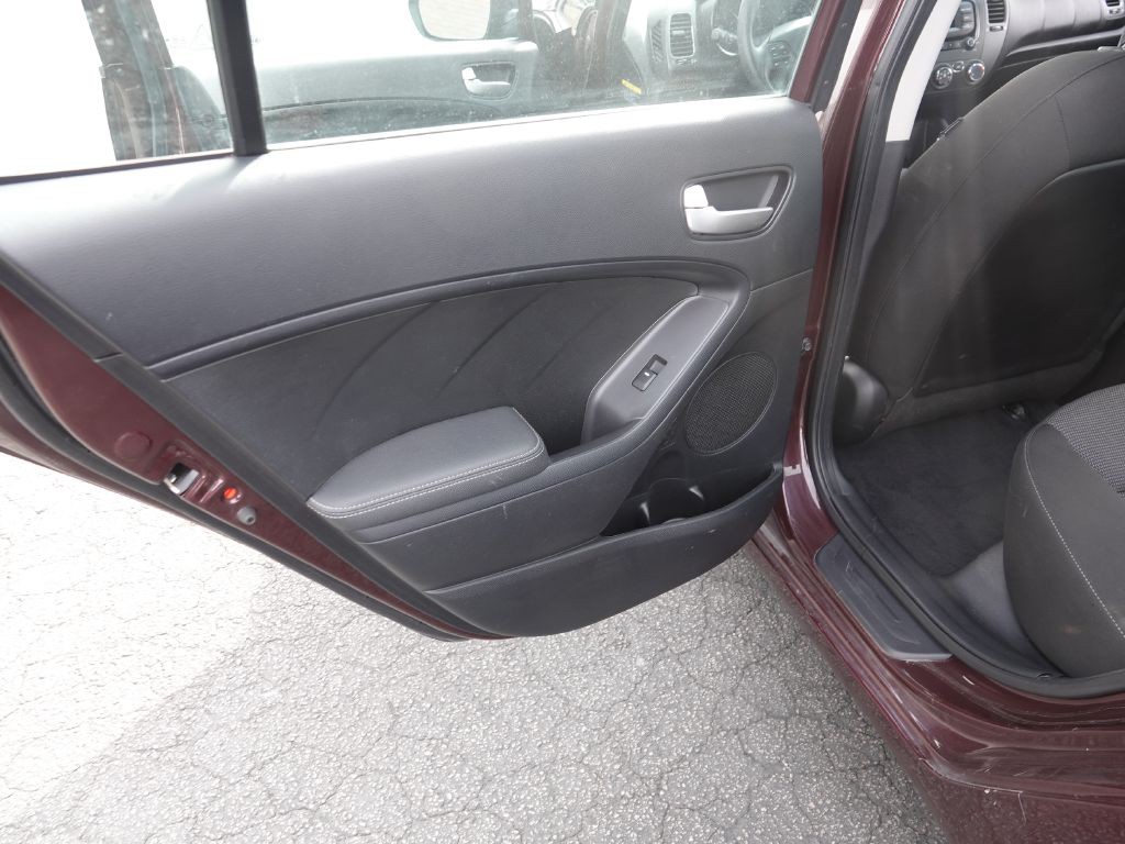 2017 Kia Forte Image 9