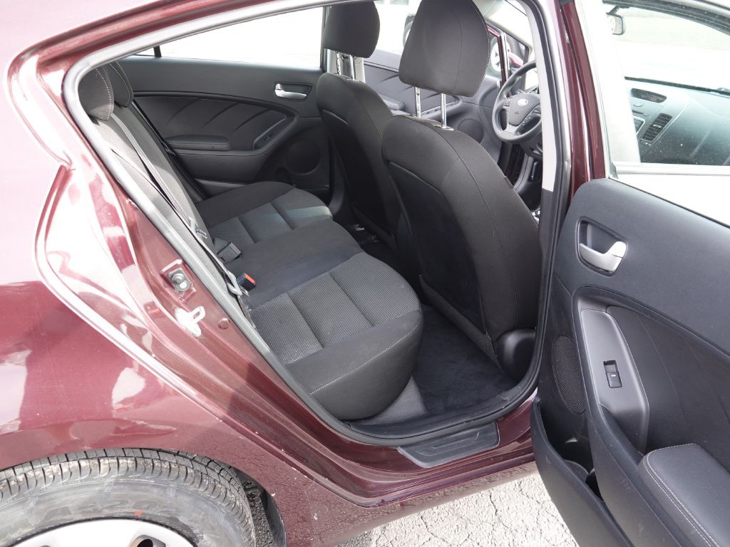 2017 Kia Forte Image 11