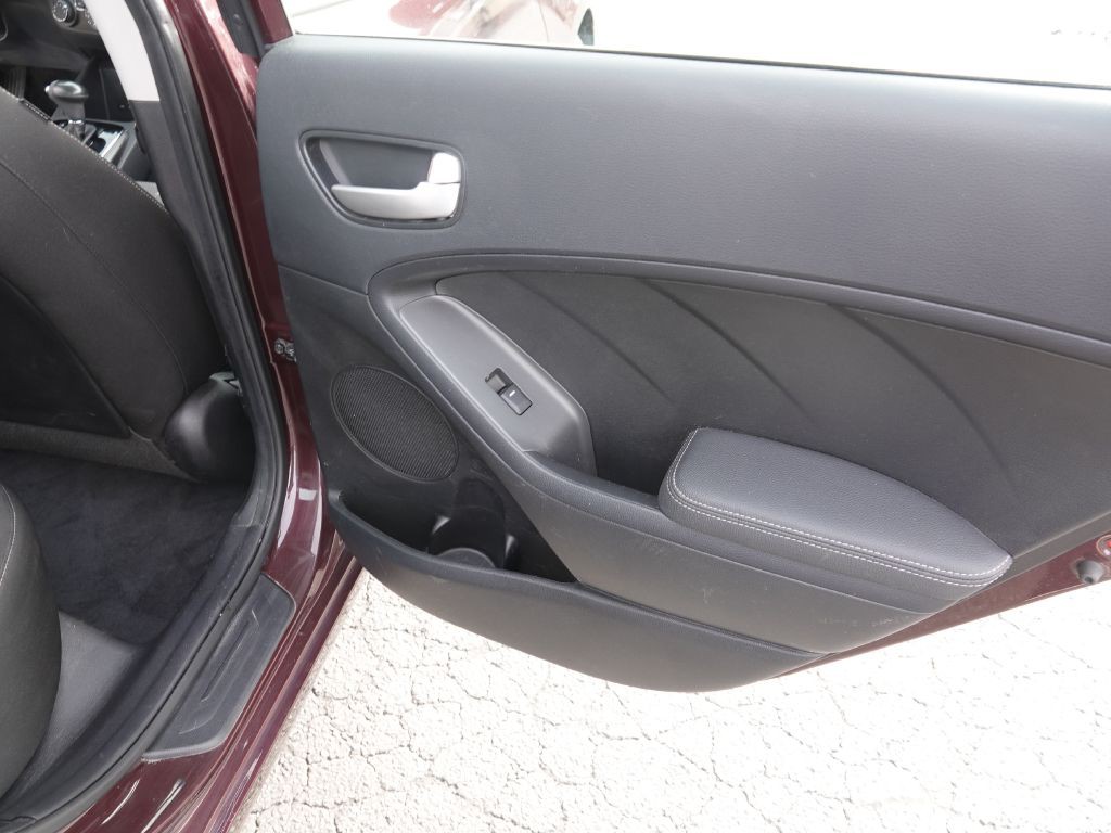2017 Kia Forte Image 12