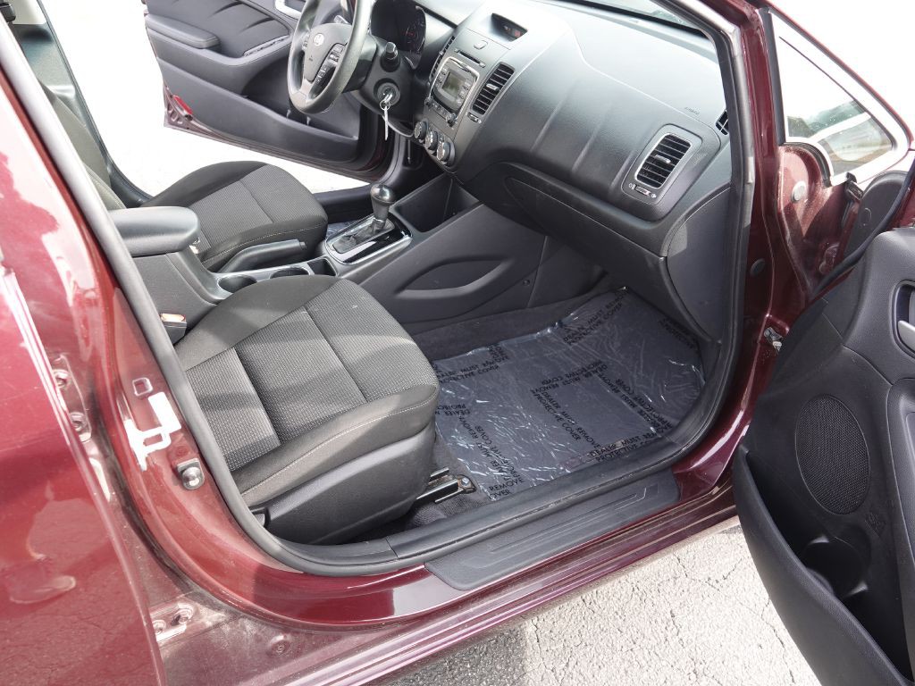 2017 Kia Forte Image 13
