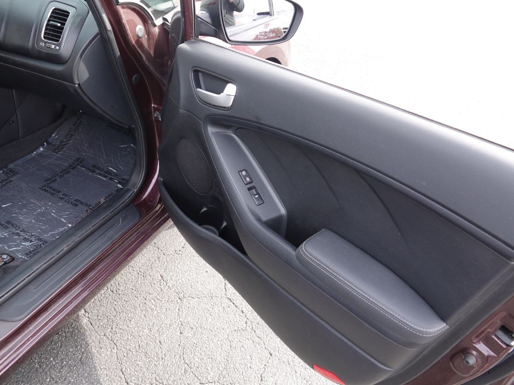 2017 Kia Forte Image 14
