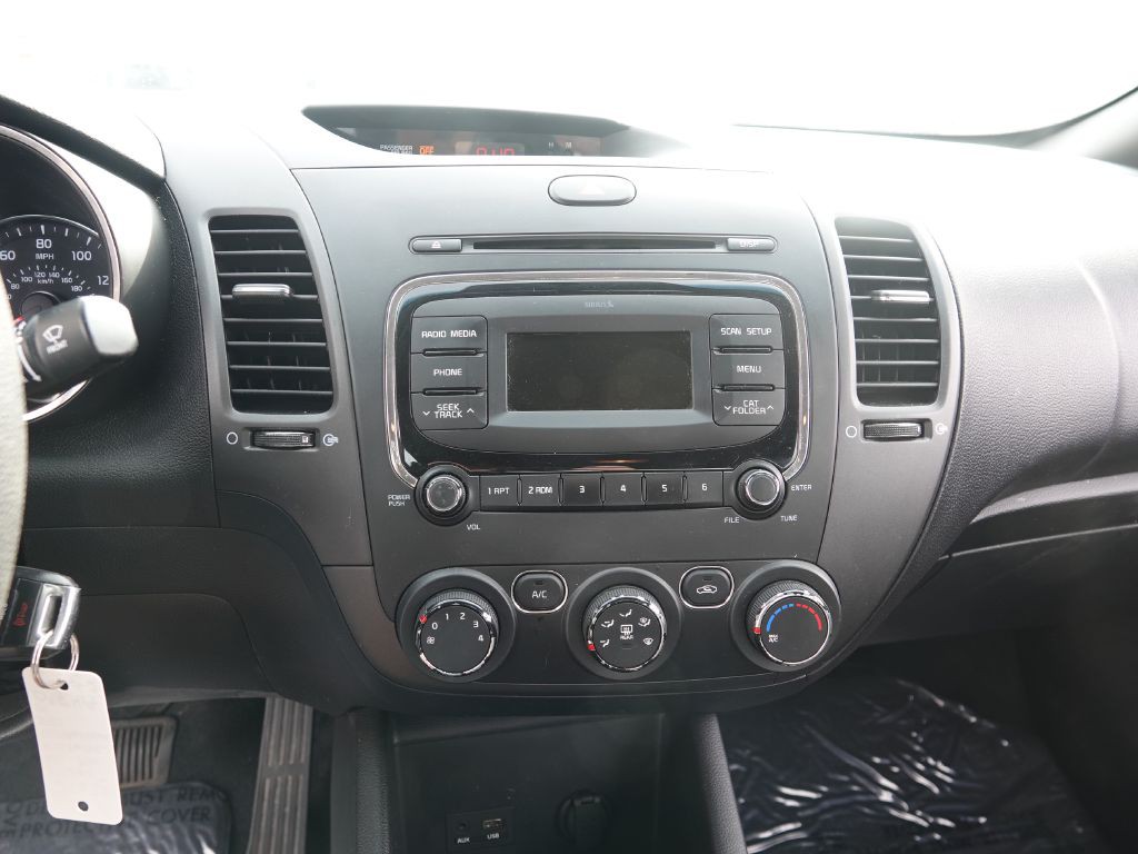 2017 Kia Forte Image 19