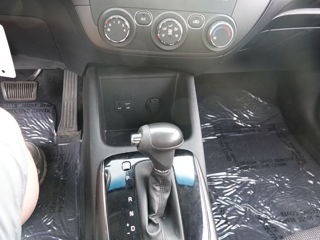 2017 Kia Forte Image 20