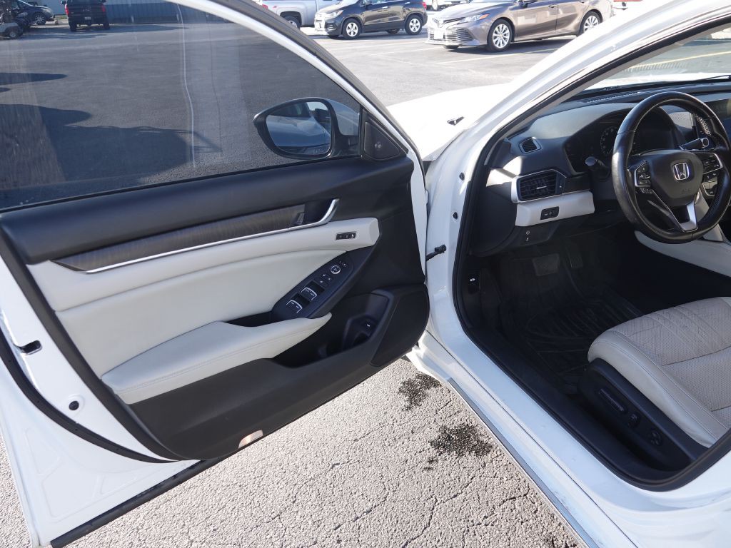 2018 Honda Accord Image 11