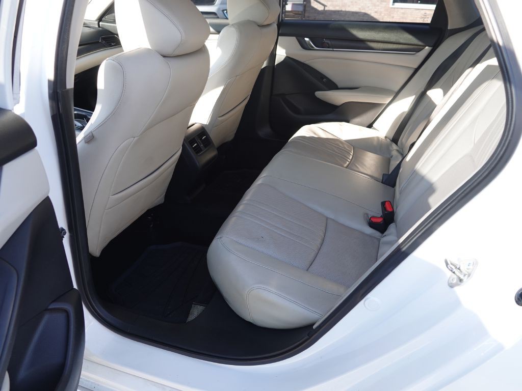 2018 Honda Accord Image 25