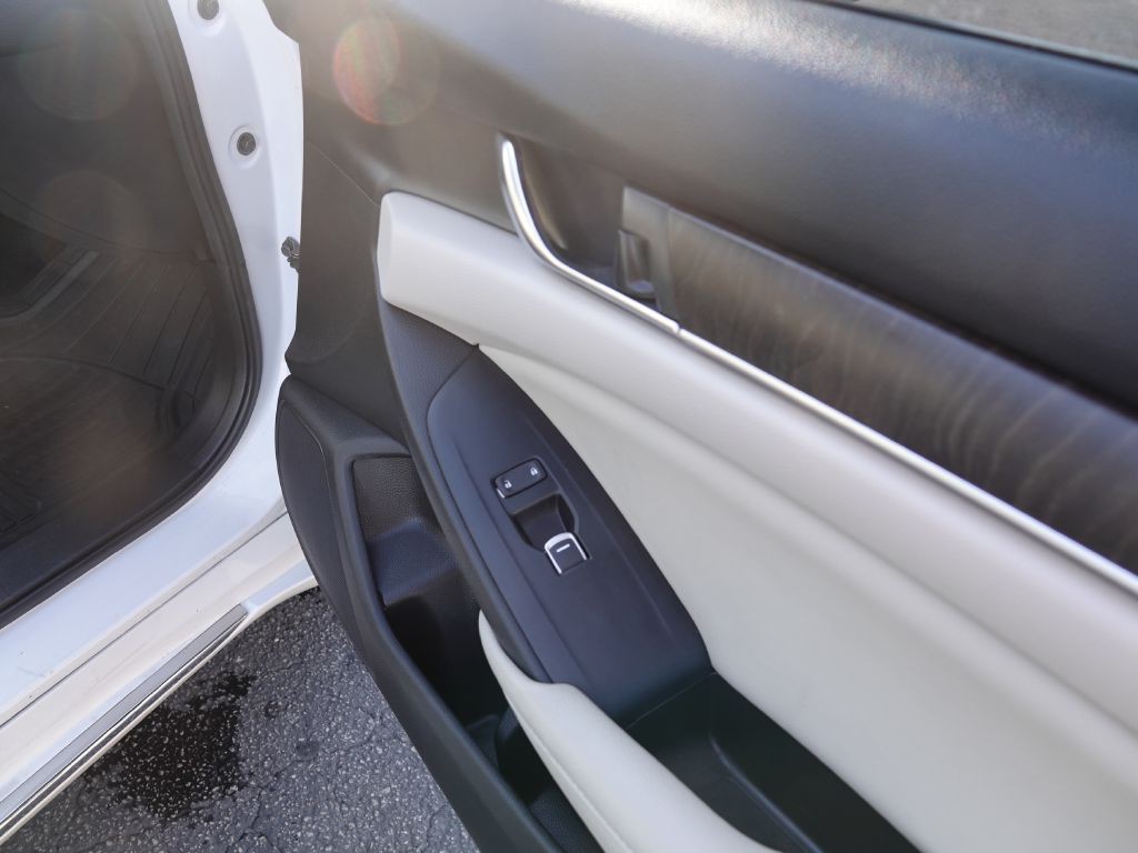 2018 Honda Accord Image 28