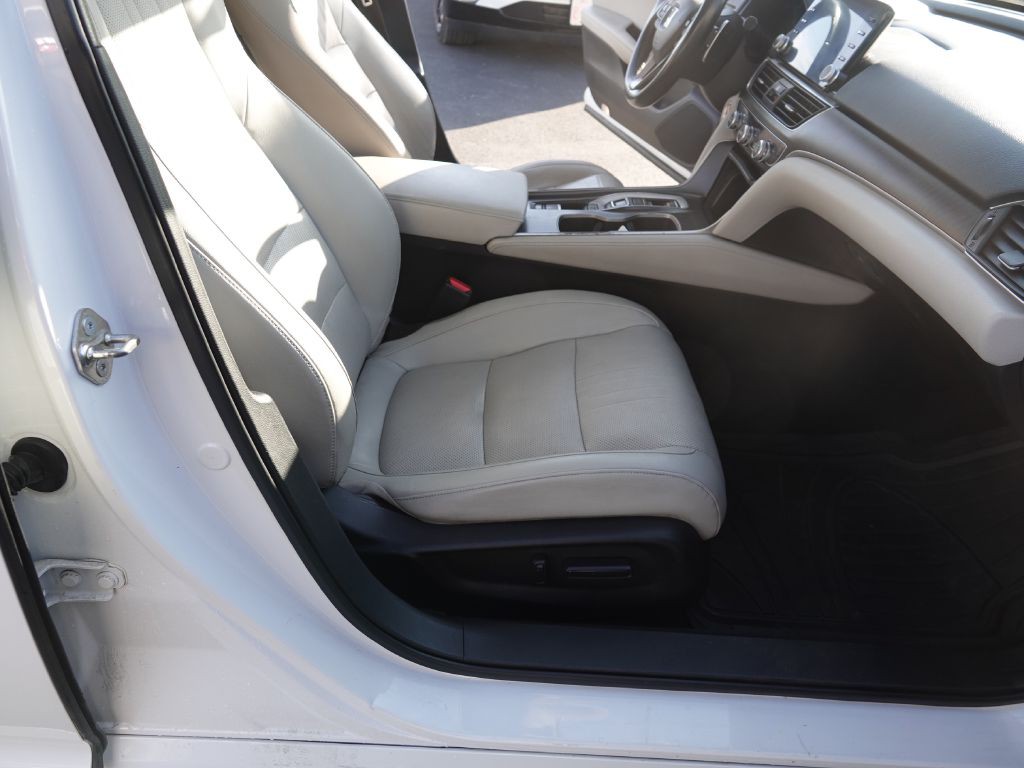 2018 Honda Accord Image 29