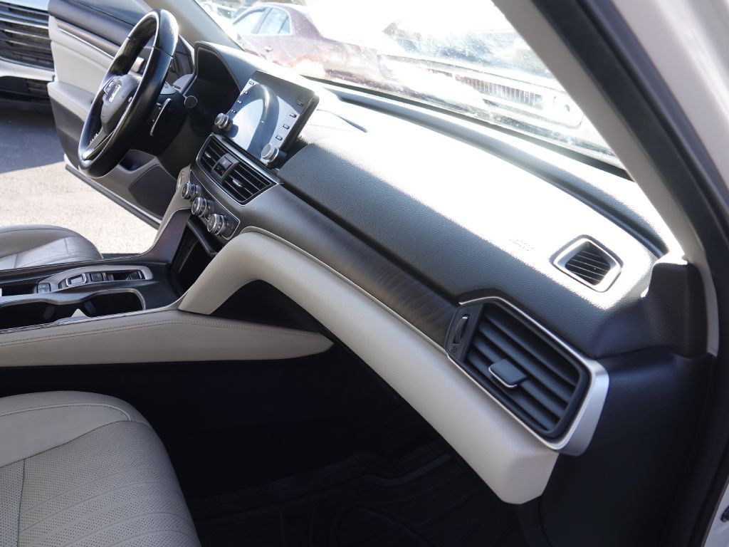 2018 Honda Accord Image 30