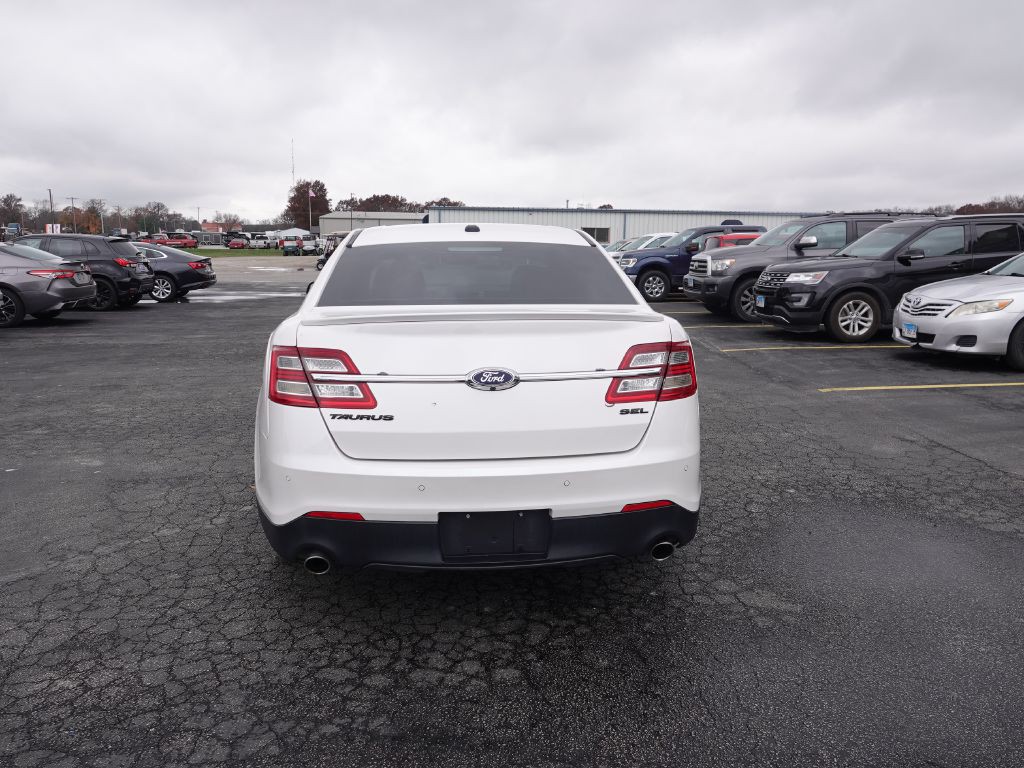2017 Ford Taurus Image 2