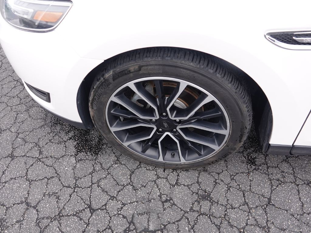 2017 Ford Taurus Image 6