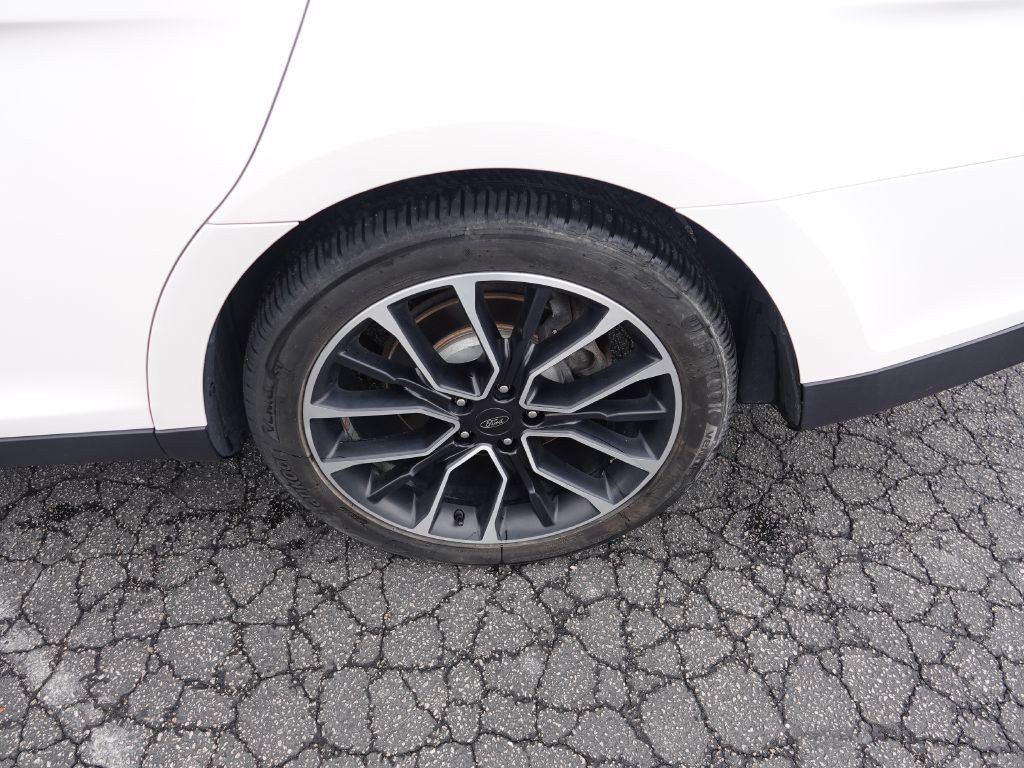 2017 Ford Taurus Image 7