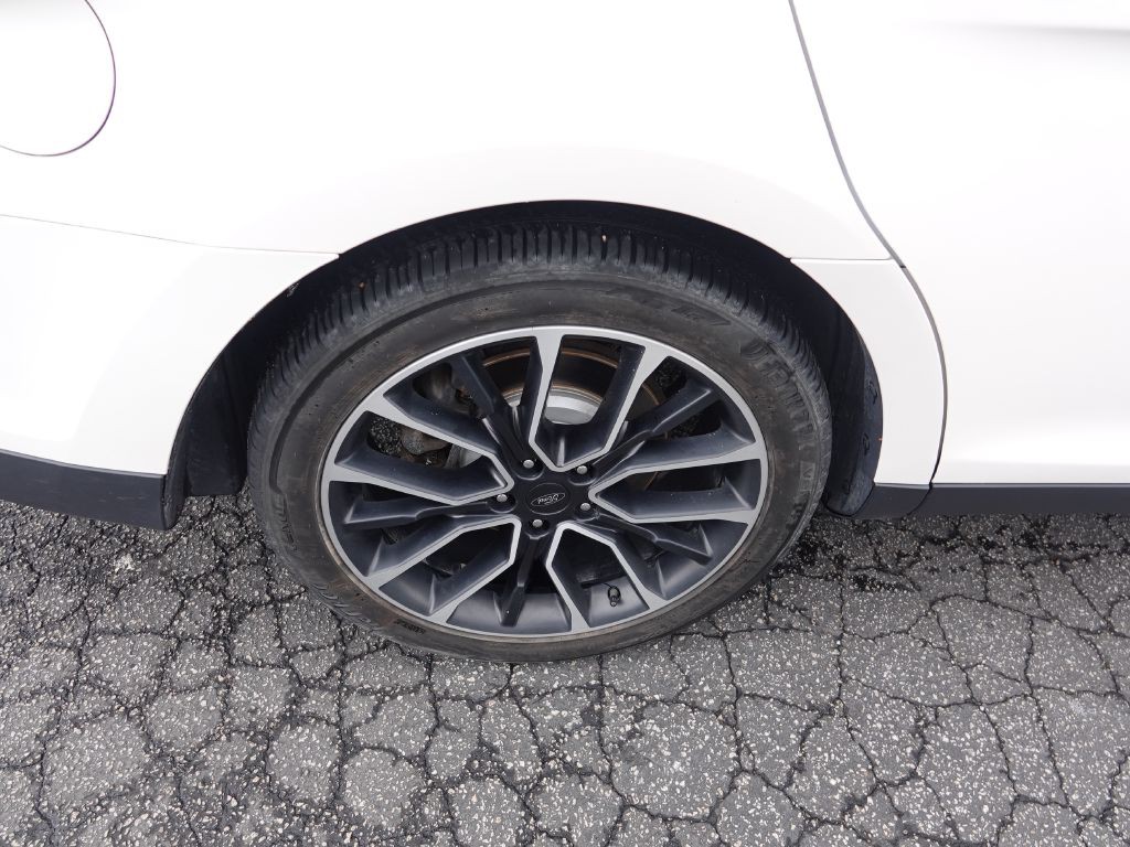 2017 Ford Taurus Image 8