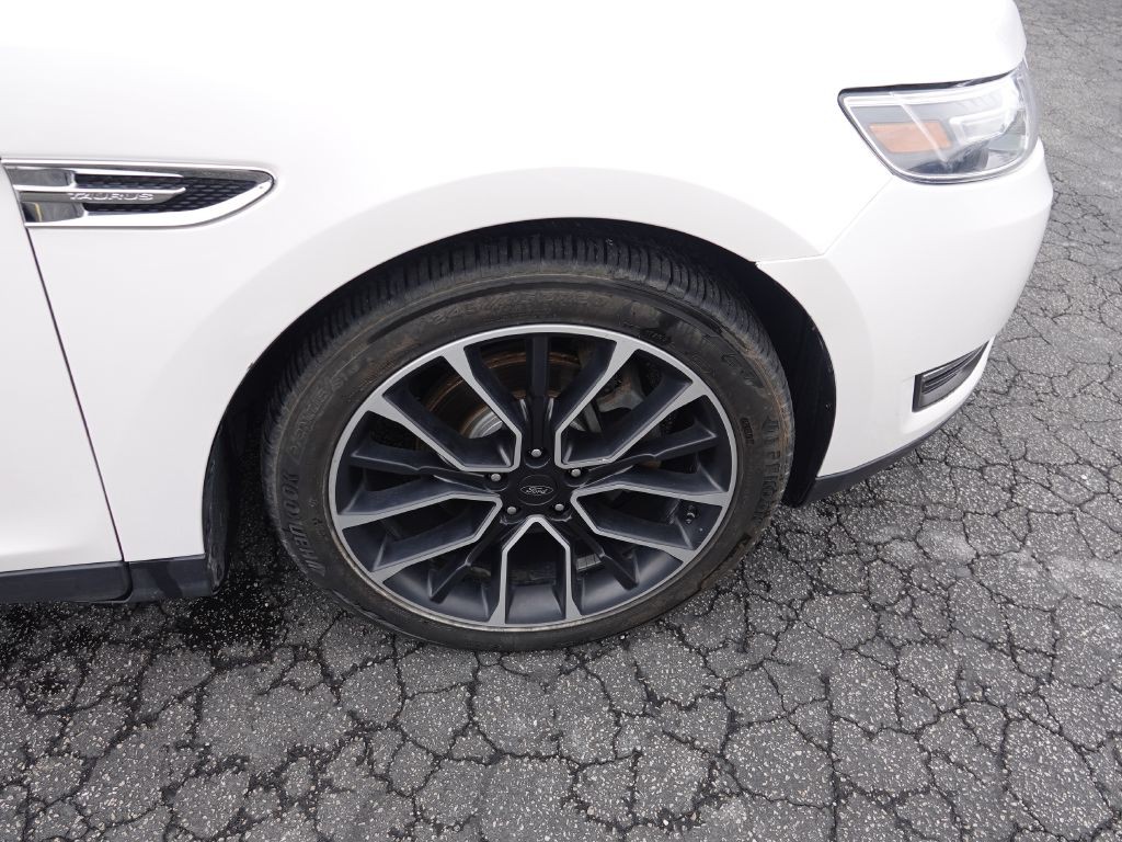 2017 Ford Taurus Image 9