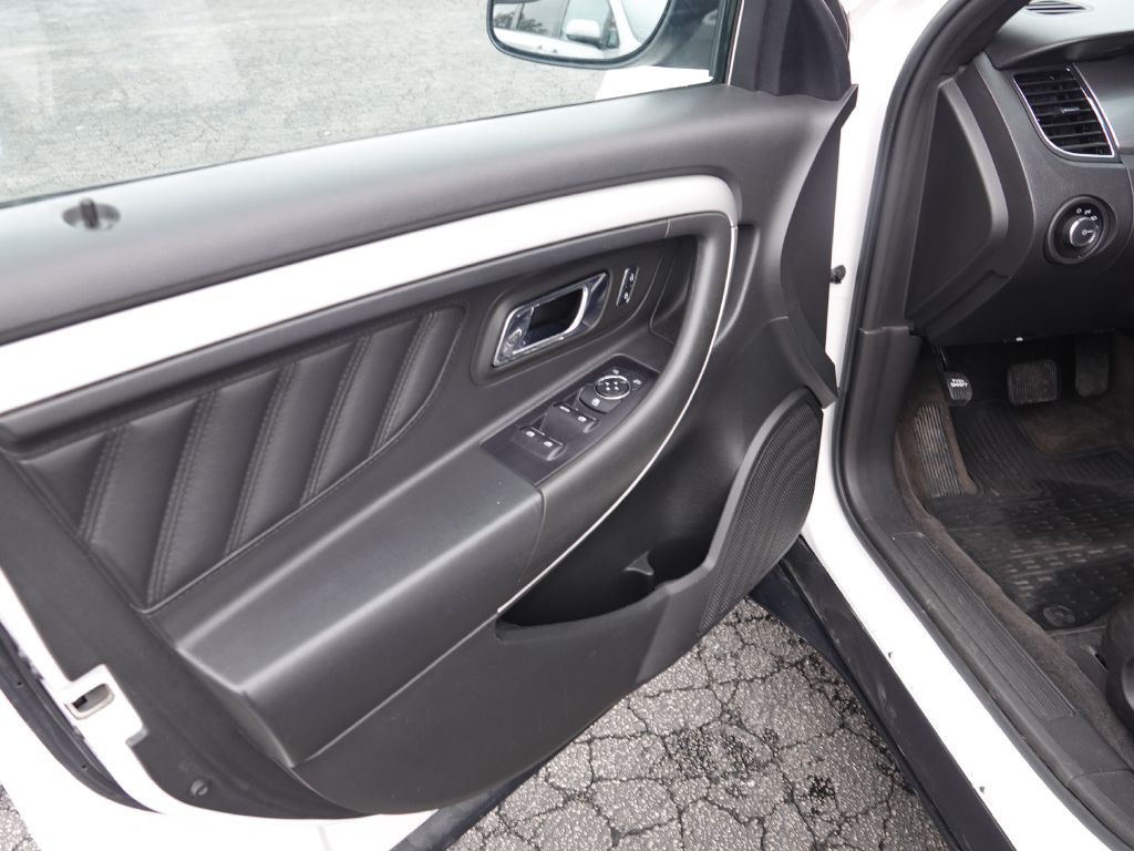 2017 Ford Taurus Image 10