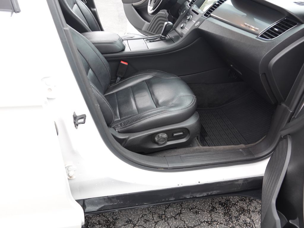 2017 Ford Taurus Image 30