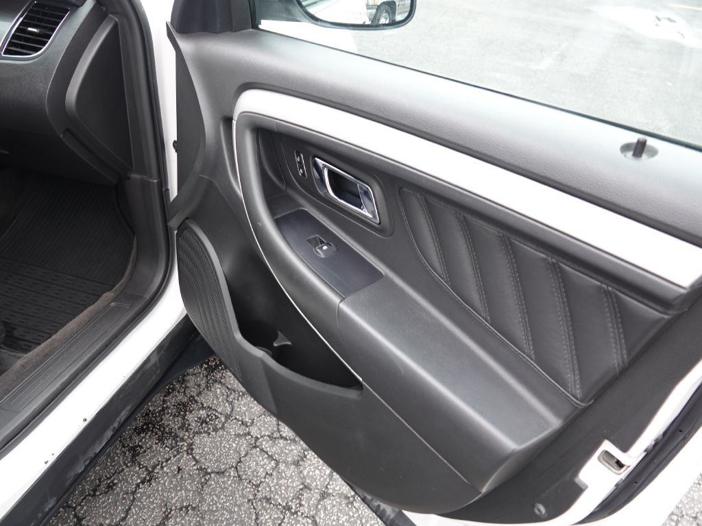 2017 Ford Taurus Image 31