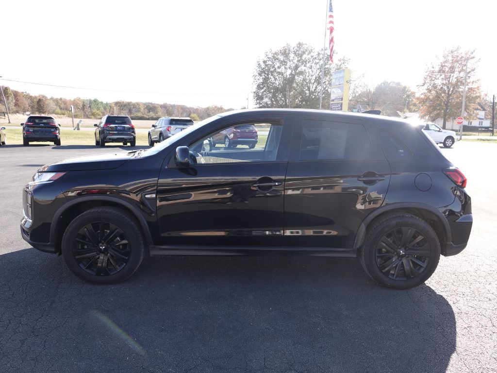 2022 Mitsubishi Outlander Image 3