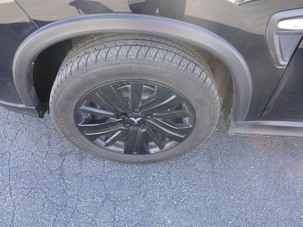 2022 Mitsubishi Outlander Image 9