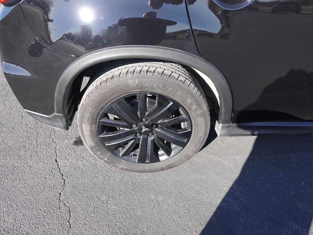 2022 Mitsubishi Outlander Image 12