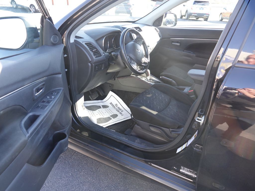 2022 Mitsubishi Outlander Image 14