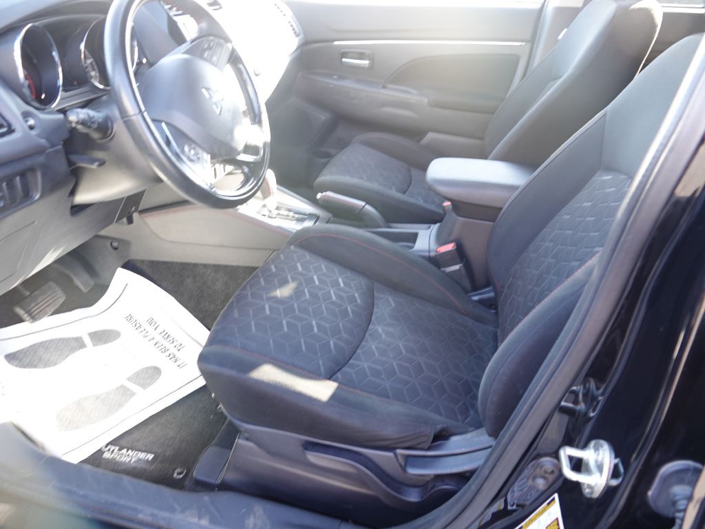 2022 Mitsubishi Outlander Image 17