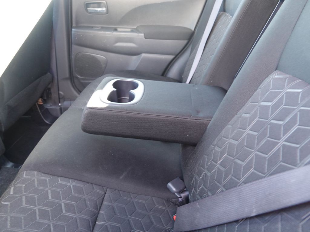 2022 Mitsubishi Outlander Image 25